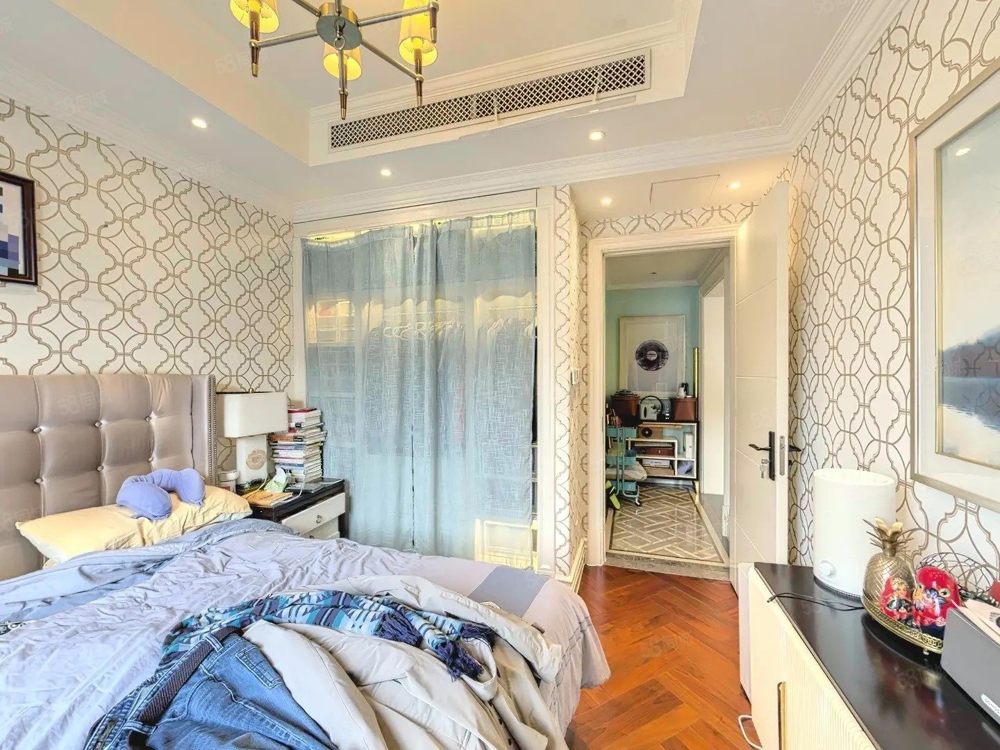 融創(chuàng)千章墅3室2廳3衛(wèi)225㎡南北998萬