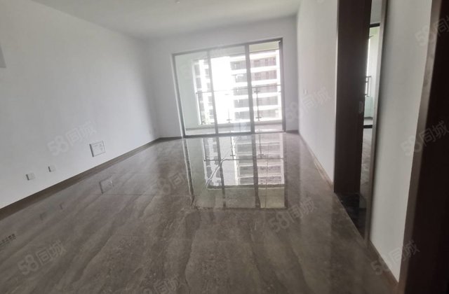 实验城市芳华送车位储藏室，好户型中间楼层