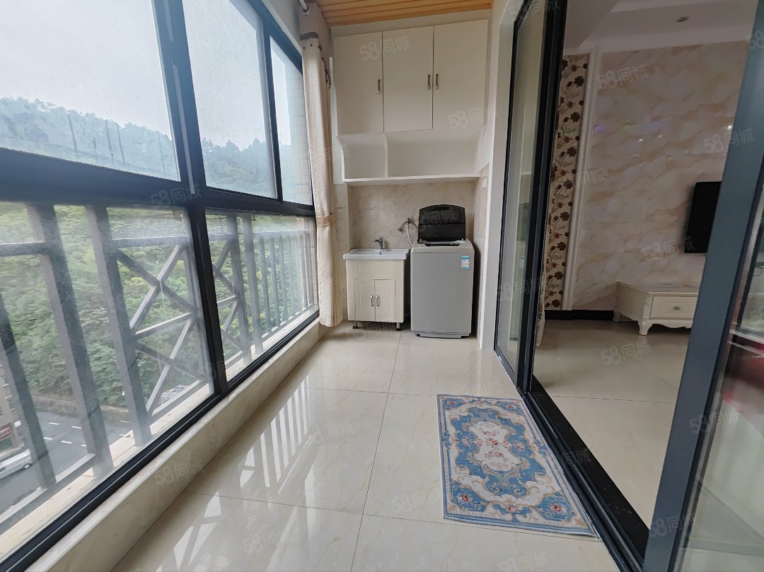 大洋五洲3室2厅2卫112㎡南北63.9万