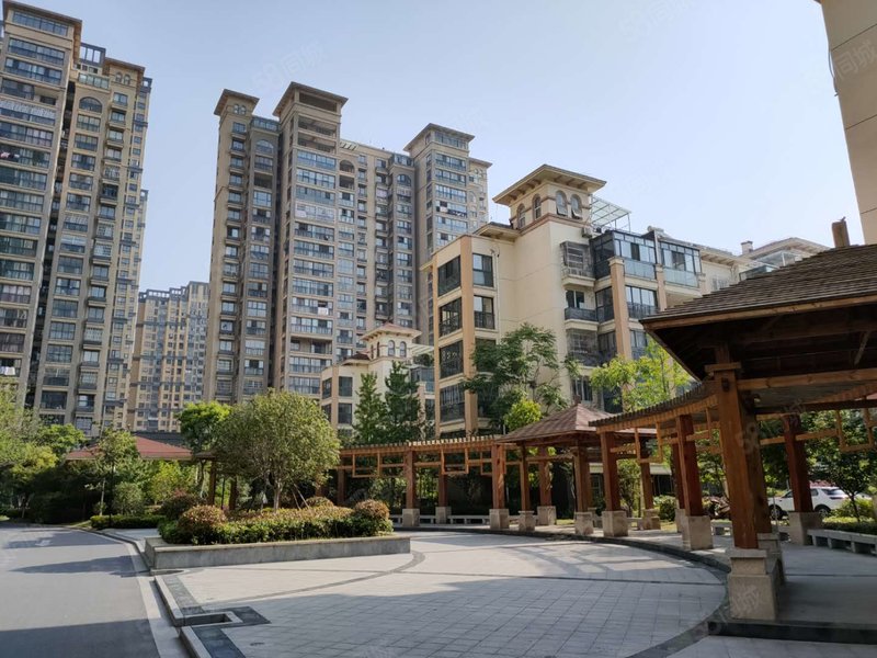 三中学区万锦国际,电梯中层东边户,112平115万,南北通透