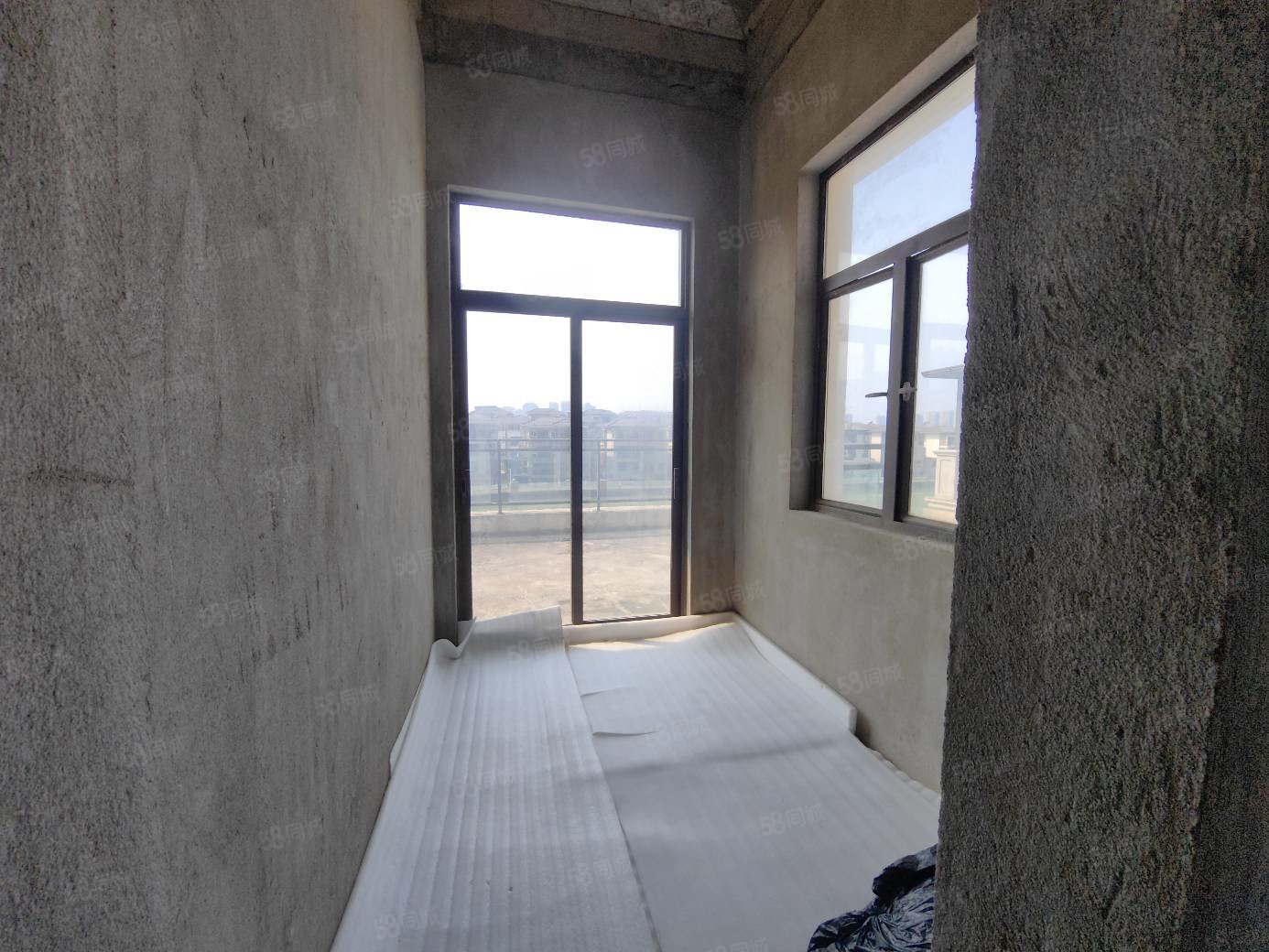 德和沁园(别墅)5室2厅4卫281㎡南北569万