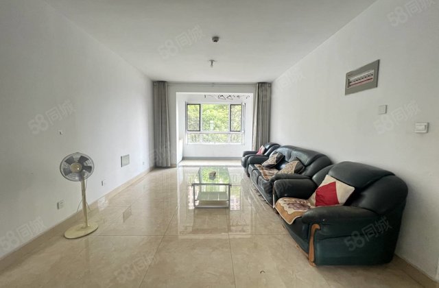 六千多 满两年 双阳台三室两厅两卫