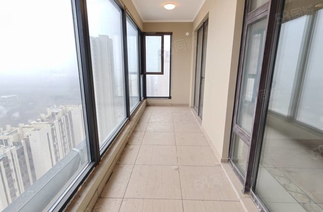 聊大   南 碧桂园翡丽湾 四室观景房 带车位免大税新房未住