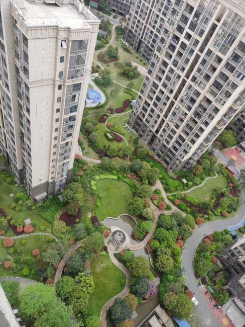 湾里区政府对面,合一中央城公寓,周边配套齐全.