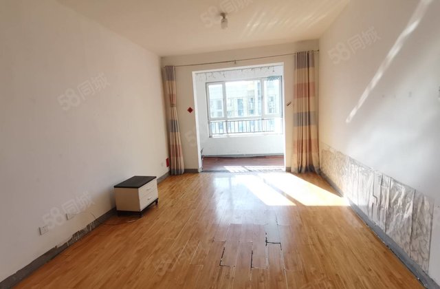 六中，人民公园，大润发，中央丽都117平，三室两厅