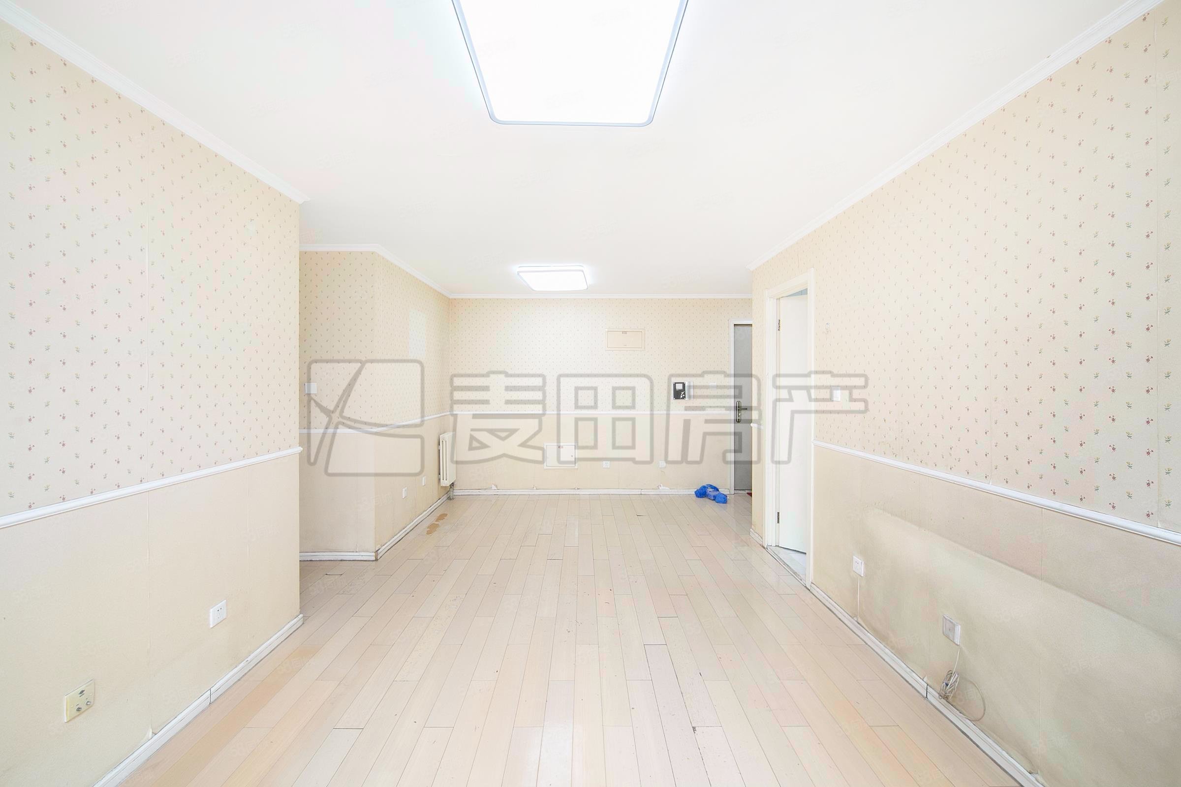 后現代城(C區(qū))3室1廳1衛(wèi)95㎡東北508萬