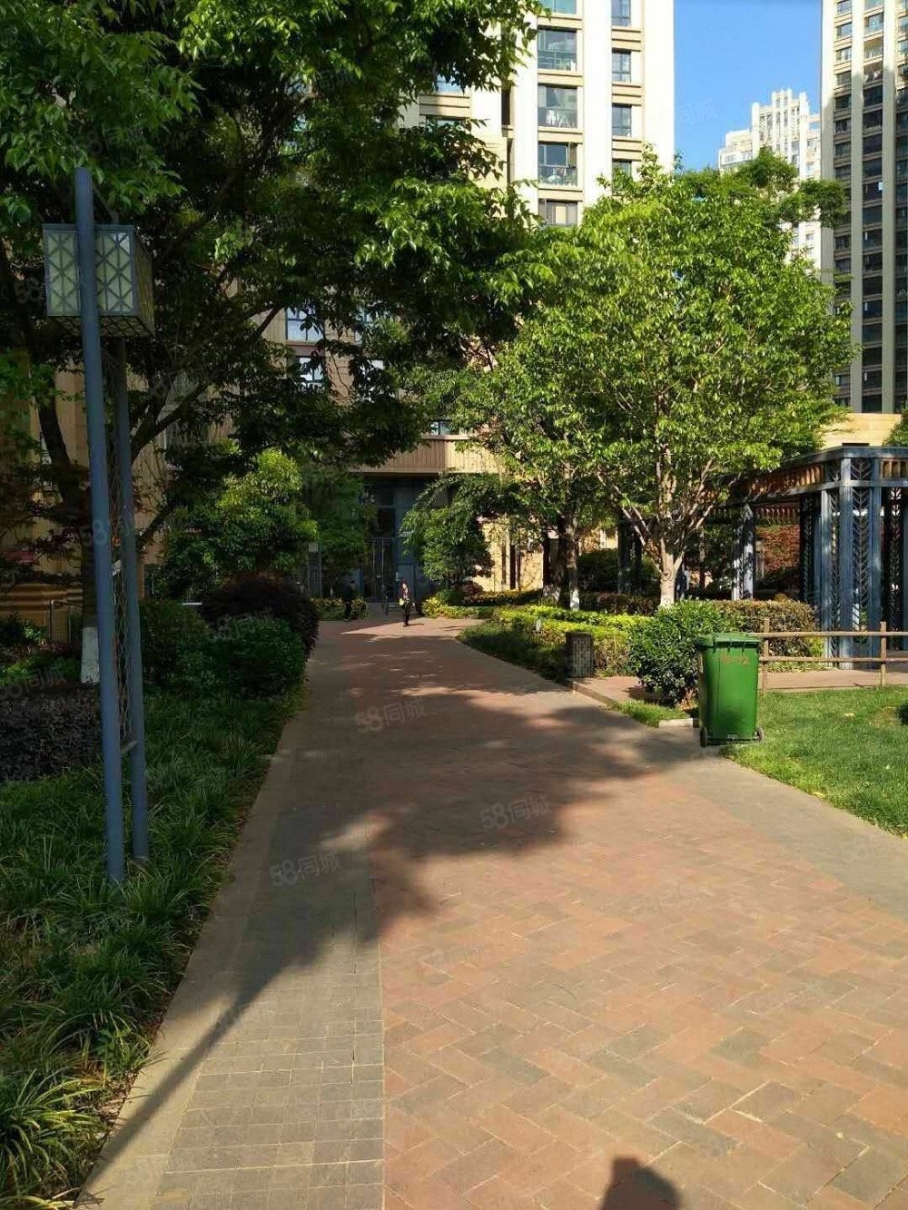 白云路地铁口 同德广场附近 滨江俊园二期 东向