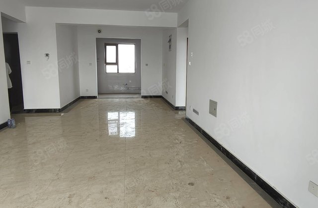 老文轩附近，东关国际东区，大平层带2个车位