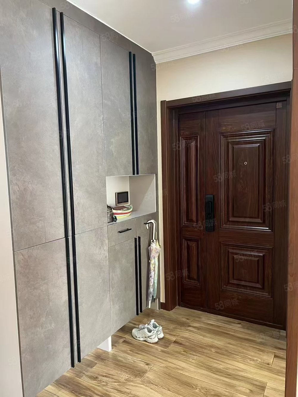 康裕新苑4室2厅2卫205㎡南北183万