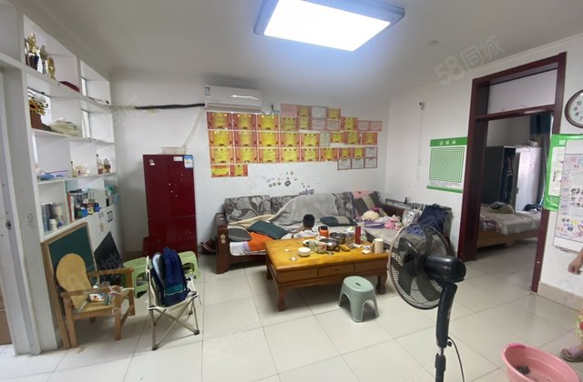三里铺风景小区 中间楼层 商品住宅 小三房 精装修 南北通透