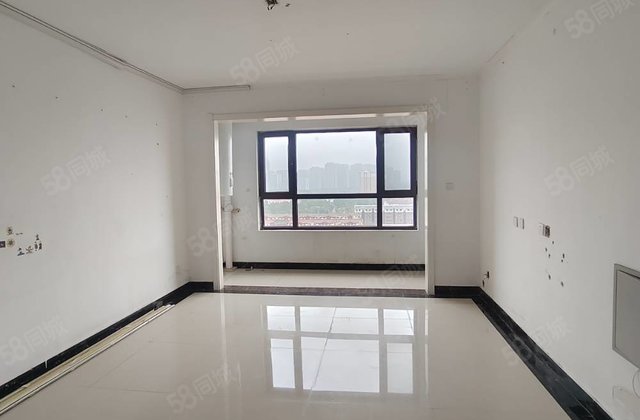 房东着急出售，公园附近中央帝景120平三室两厅两卫