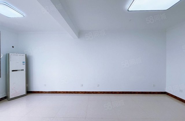 首付低 站前街     铁路安民电梯洋好楼层可以隔三室户型