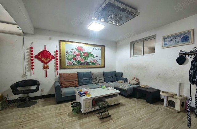 伟业中华苑 孝心 一楼带大院可停车 交通便捷 正规商品房