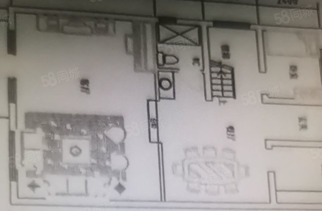 金信南苑逸墅家6室3厅4卫。前后带院，边户院子面积更大