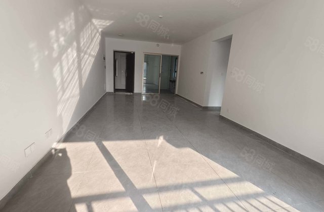 急售，大学城 对过儒辰辰悦，次新小区，三室双卫东边户，二中