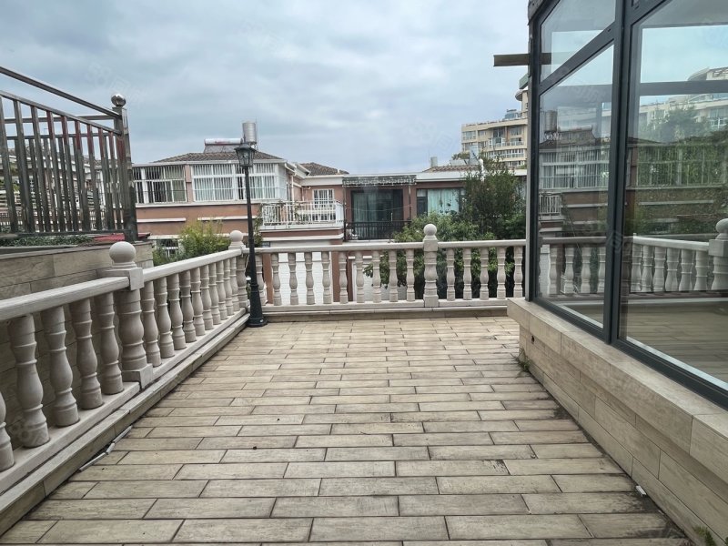 山水佳园4室2厅3卫260㎡南北405万