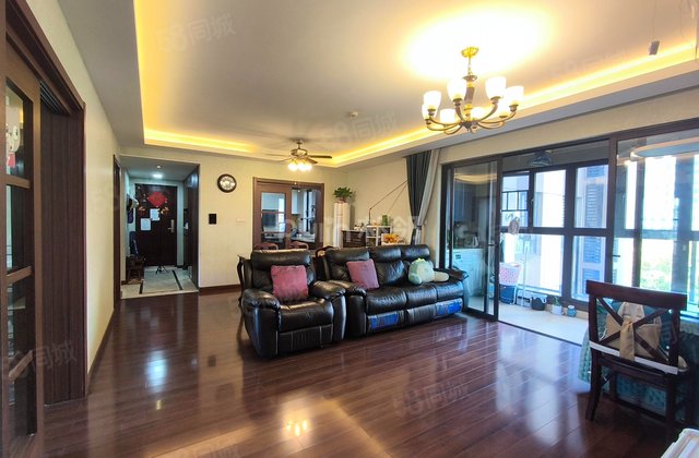 万科里金域国际(一二期)4室2厅141.19㎡235万二手房图片