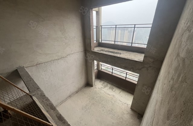 麒龙学府一号北大郡5室3厅207.92㎡68.8万二手房图片