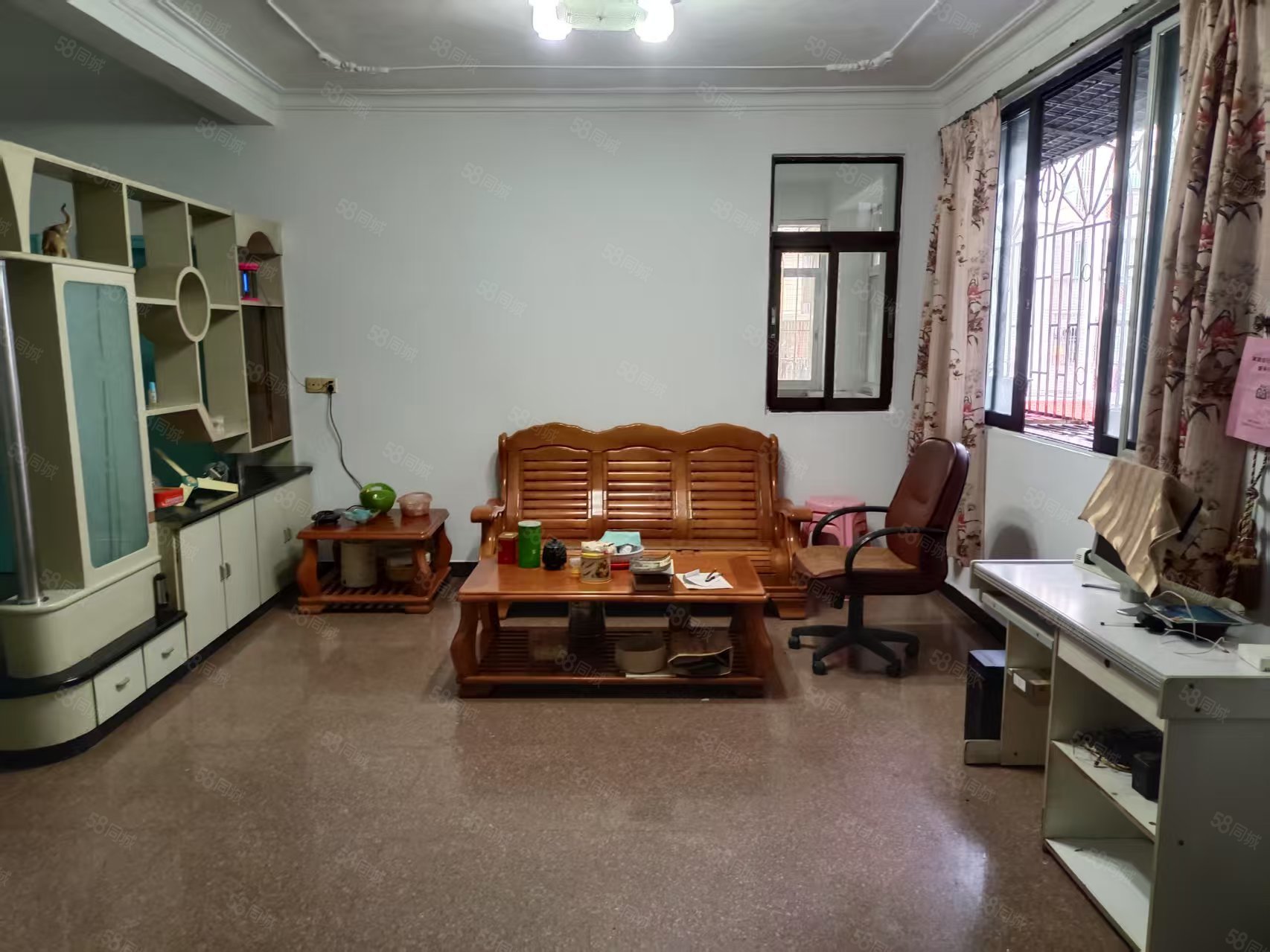 西荣路小区3室2厅1卫100㎡东南32万