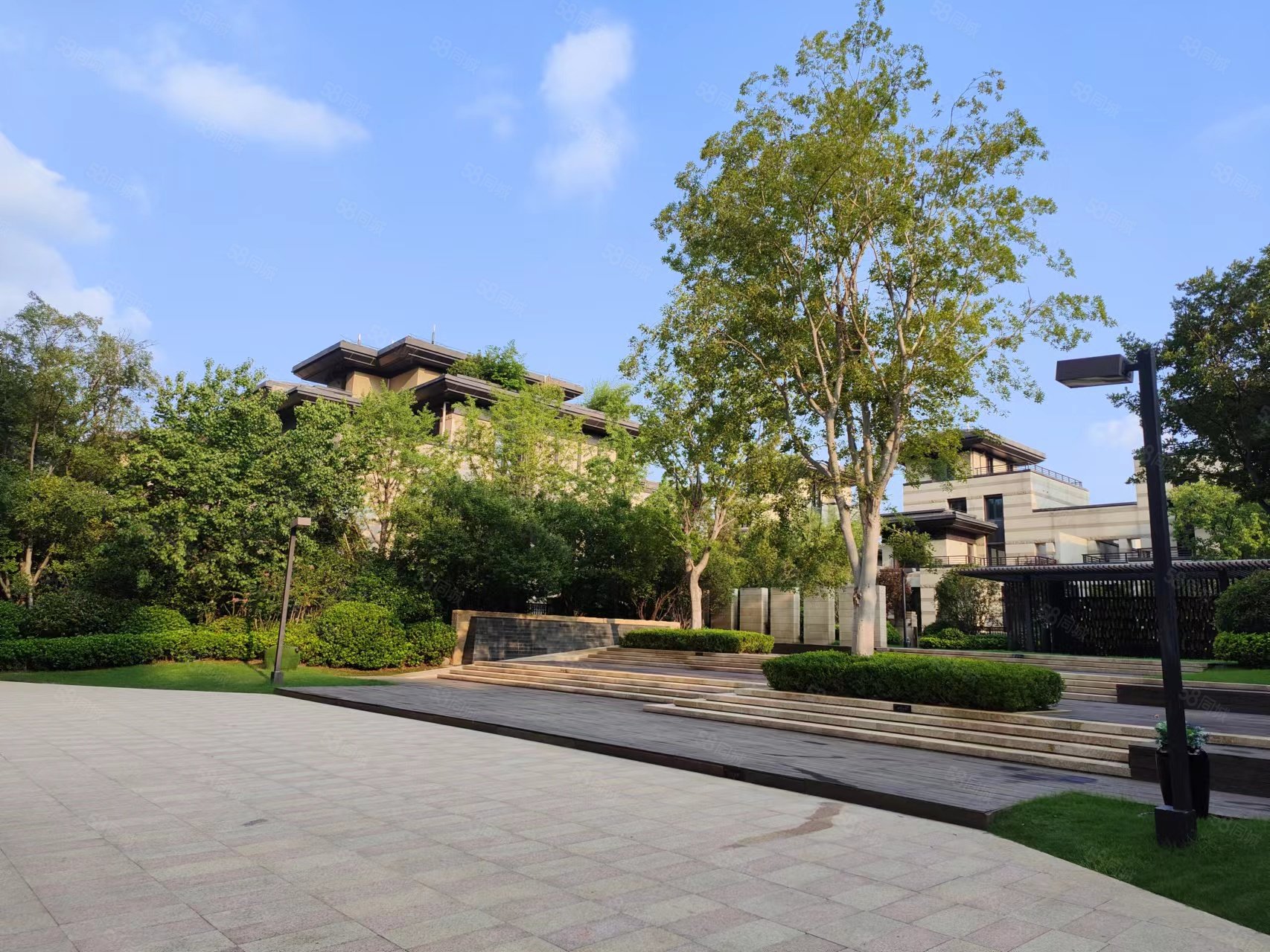 名门紫园(1期)5室2厅2卫188㎡南北200万