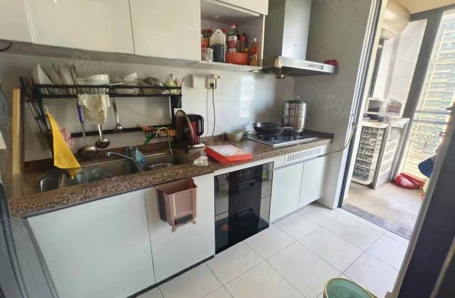 文轩本部，恒大名都边户，带车位好楼层，精装修