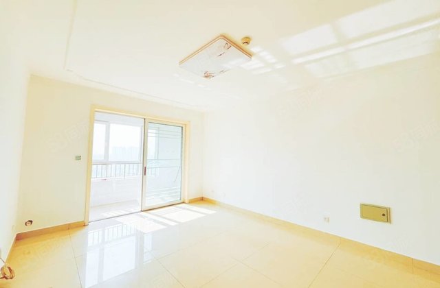 急卖，民生凤凰城7号院，免大税，商品房，客厅朝阳，送储