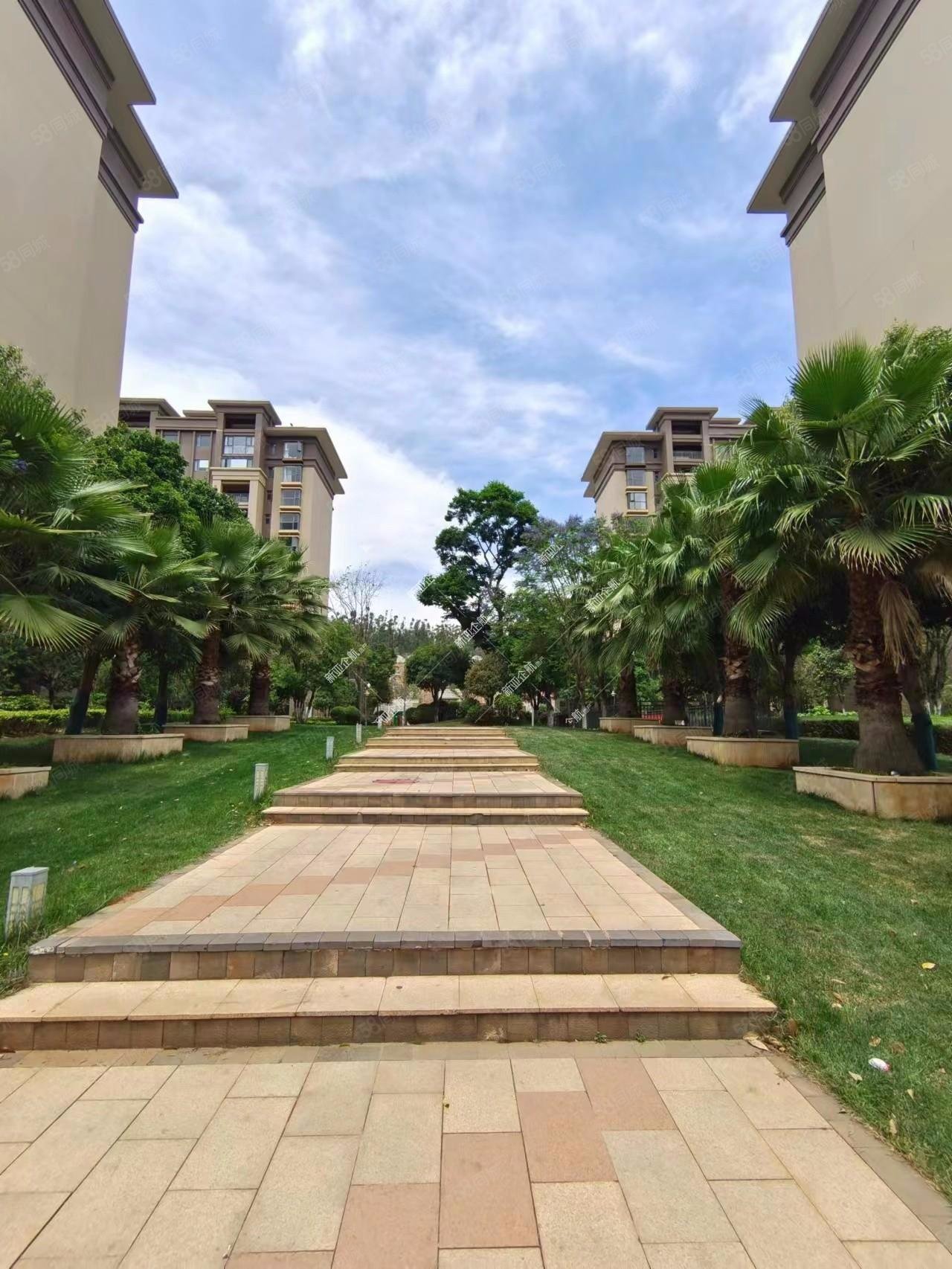 时代俊园逸园5室2厅3卫222.11㎡南北185万