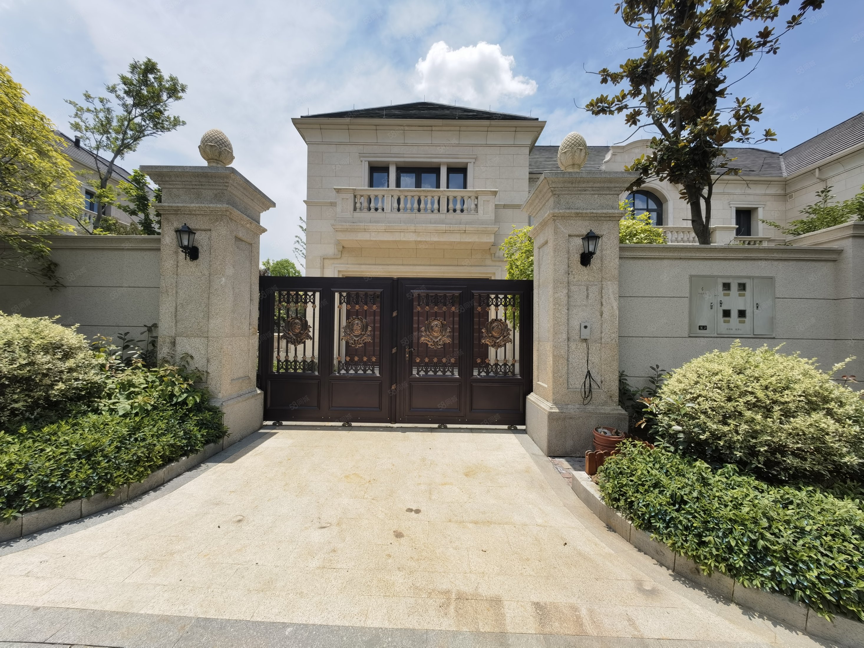 钱江君庭(北区别墅)5室3厅6卫416.11㎡南北688万