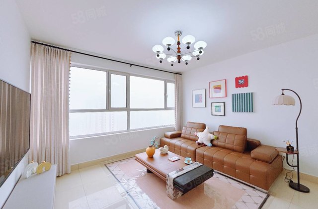 西关街湖边新出！电梯房西边户！精装修拎包入住！带车位储藏室！