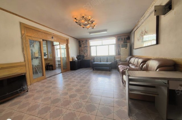 文轩 二实验 龙山南区 三室朝阳 带储藏室 中间楼层