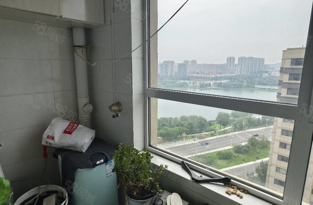 新出徒骇河旁观景房，带车位中间楼层，免大税，东昌路文化广场旁