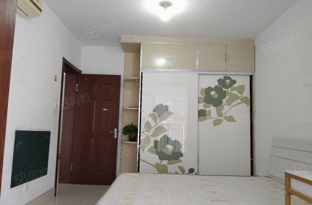 房东诚心出售，新出三室，电大，阿卡三期，随时可以看房子