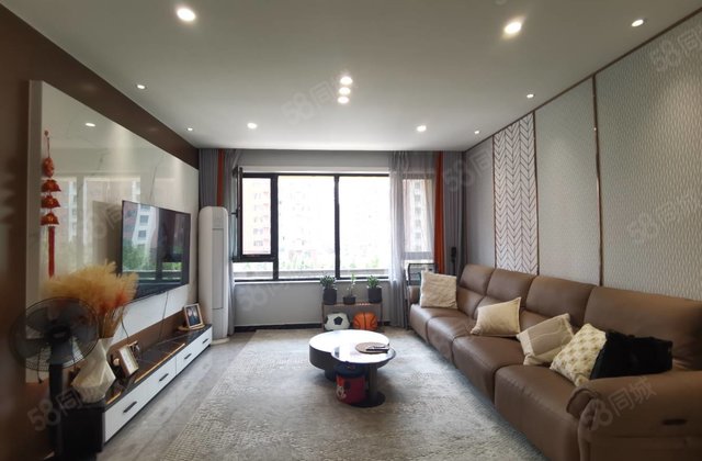 东昌东 实验对过 电梯洋房 四室两厅两卫 带车位 储 免大税