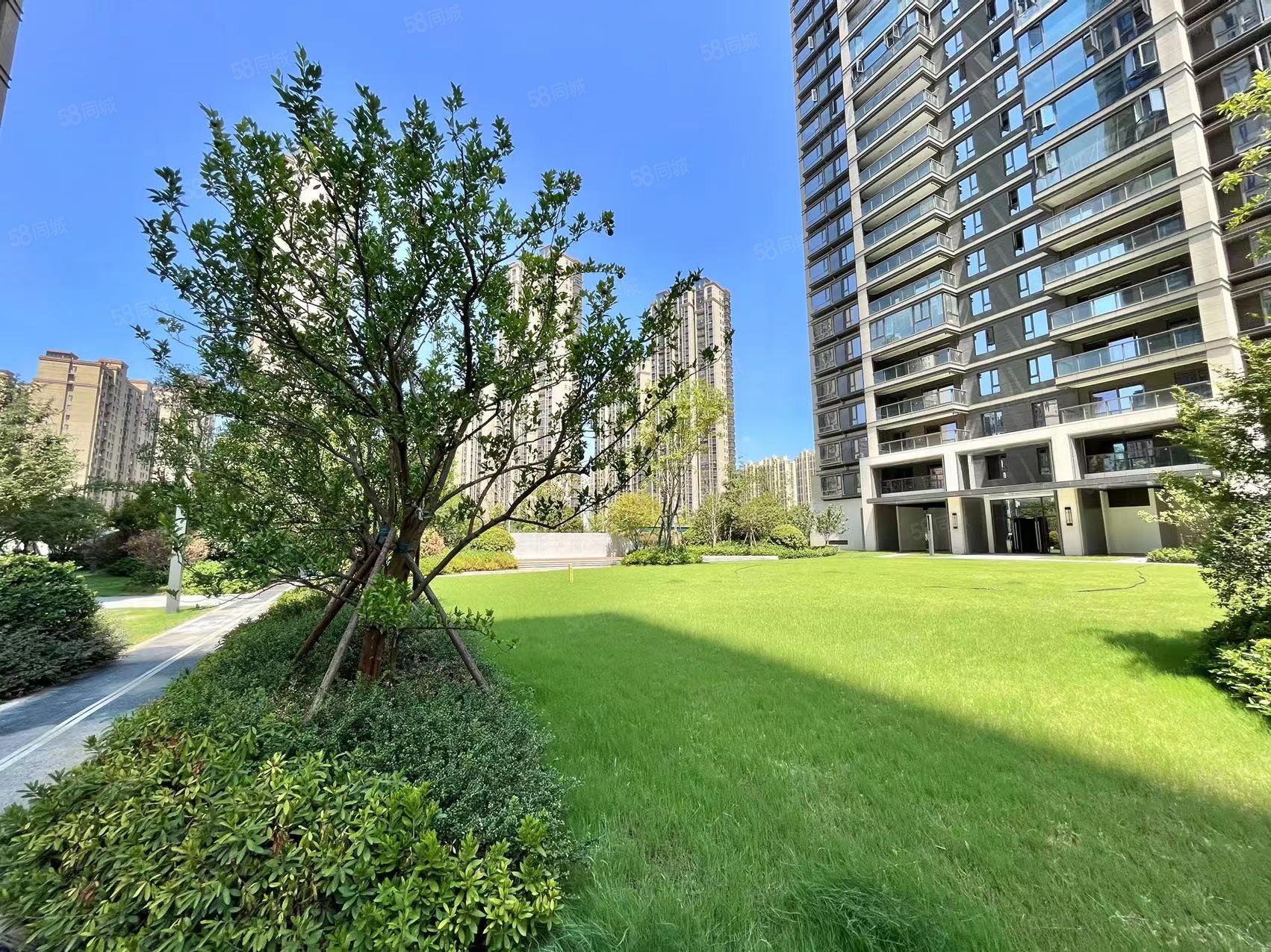 它来了九龙湖的小洲悦30万精装修直接送带中央空调