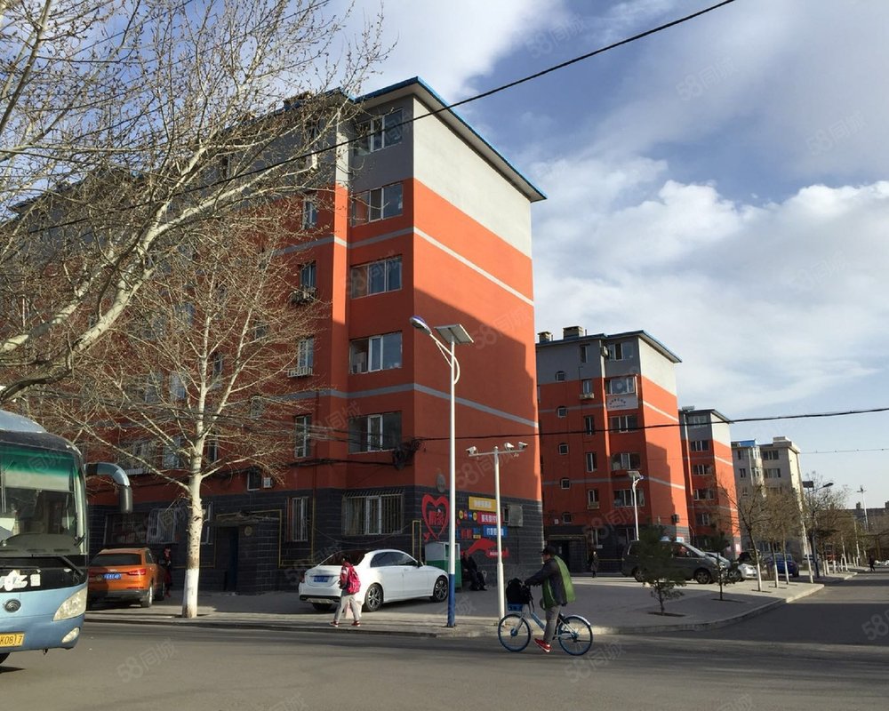 赛马场铁路小区