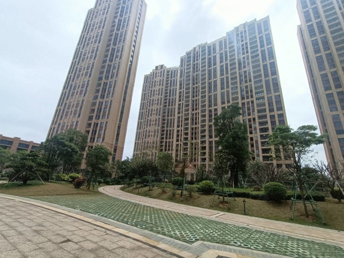 建实帝景银湾4室2厅2卫111.54㎡南北160万