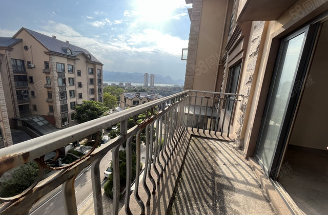 中铁龙盘湖世纪山水(公寓住宅)3室2厅127.8㎡57万二手房图片