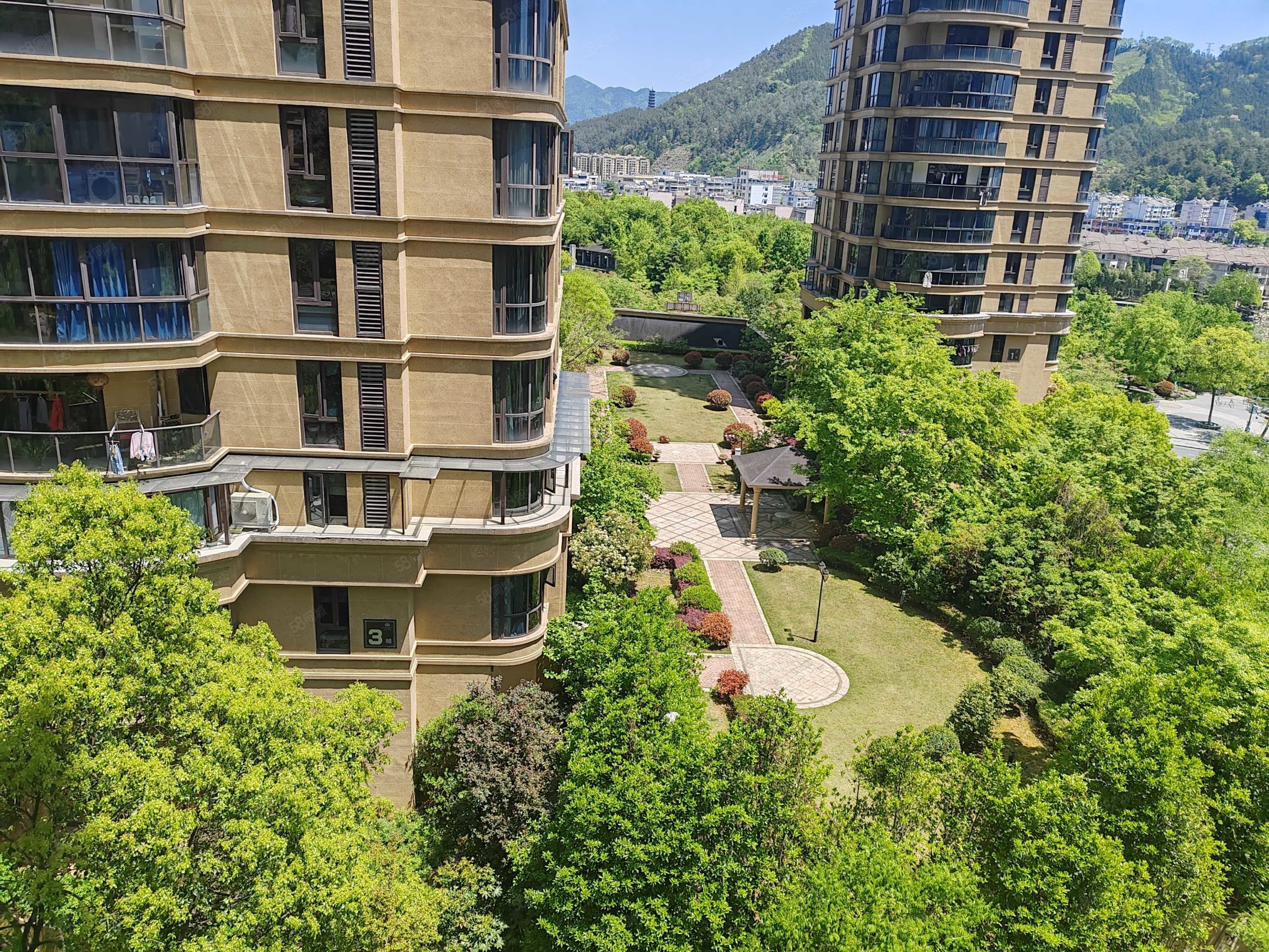 东方广场(开化)4室2厅2卫131㎡南175万