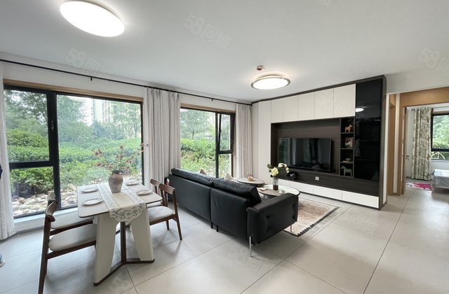 百合新城 一楼带大院子 精装送家具家电 急急急卖