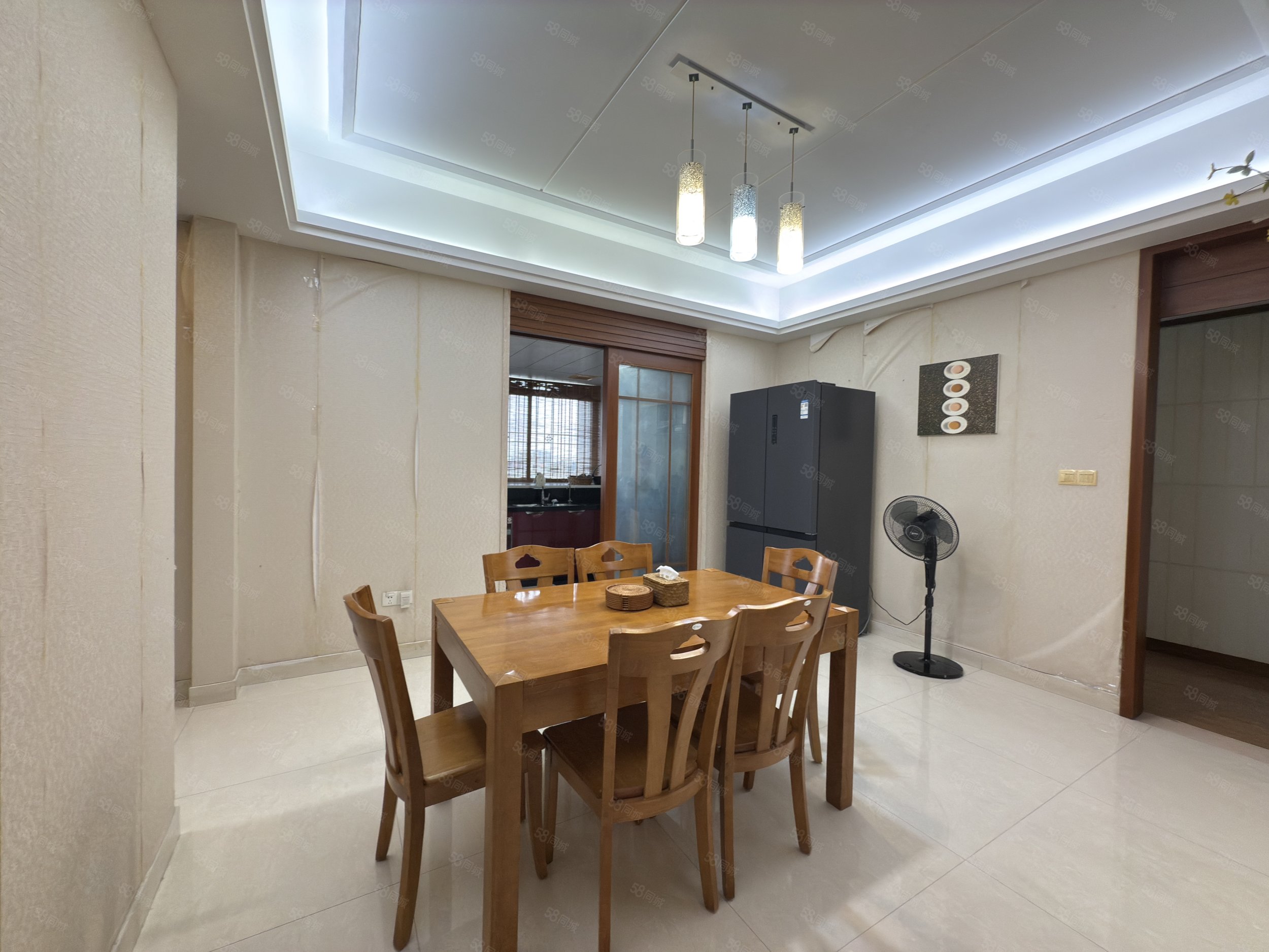 御景湾4室2厅3卫158㎡南北135万