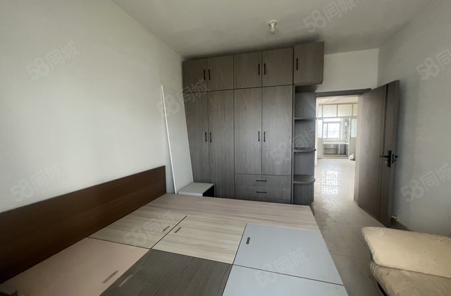 水岸新城 边户 三室两厅 送全屋定制家具 价格可以 新城邦