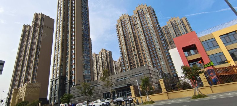 苍梧新华苑3室2厅2卫150㎡南209.8万