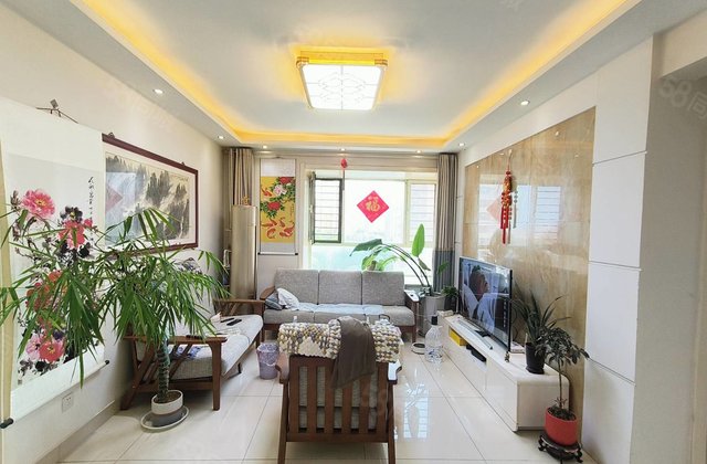 免大税！海德公园 精装修东边户，三室两厅 带储，全明户型。