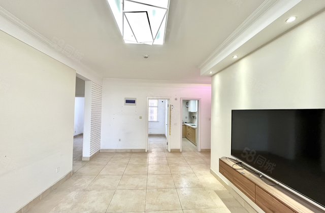 星美城市广场带车位储藏室中间好楼层！精装修基本未住！随时看房