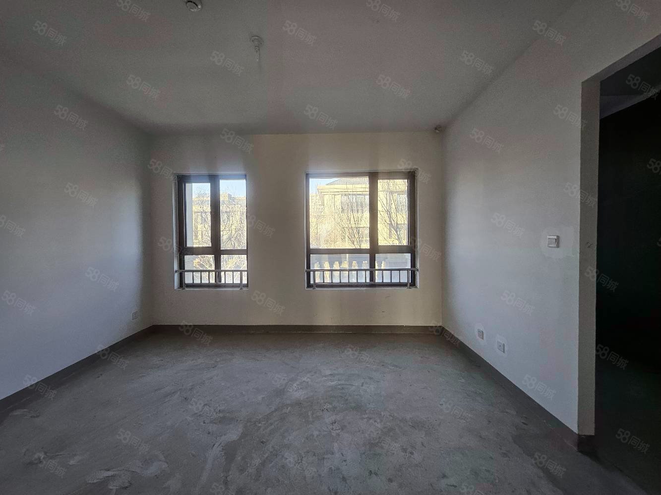 中海墅(東區(qū)別墅)4室3廳4衛(wèi)303.1㎡南北2460萬