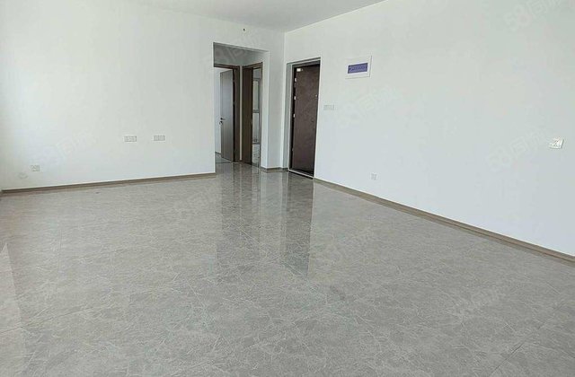 开发区第三实验中华路旁，一期现房，送车位储藏室