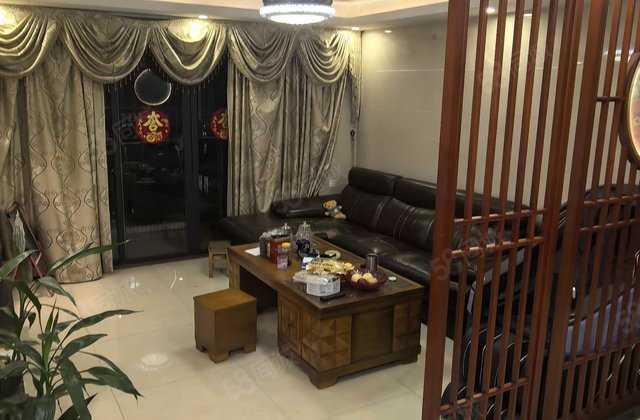 威斯广场一期4室2厅144.16㎡125万二手房图片