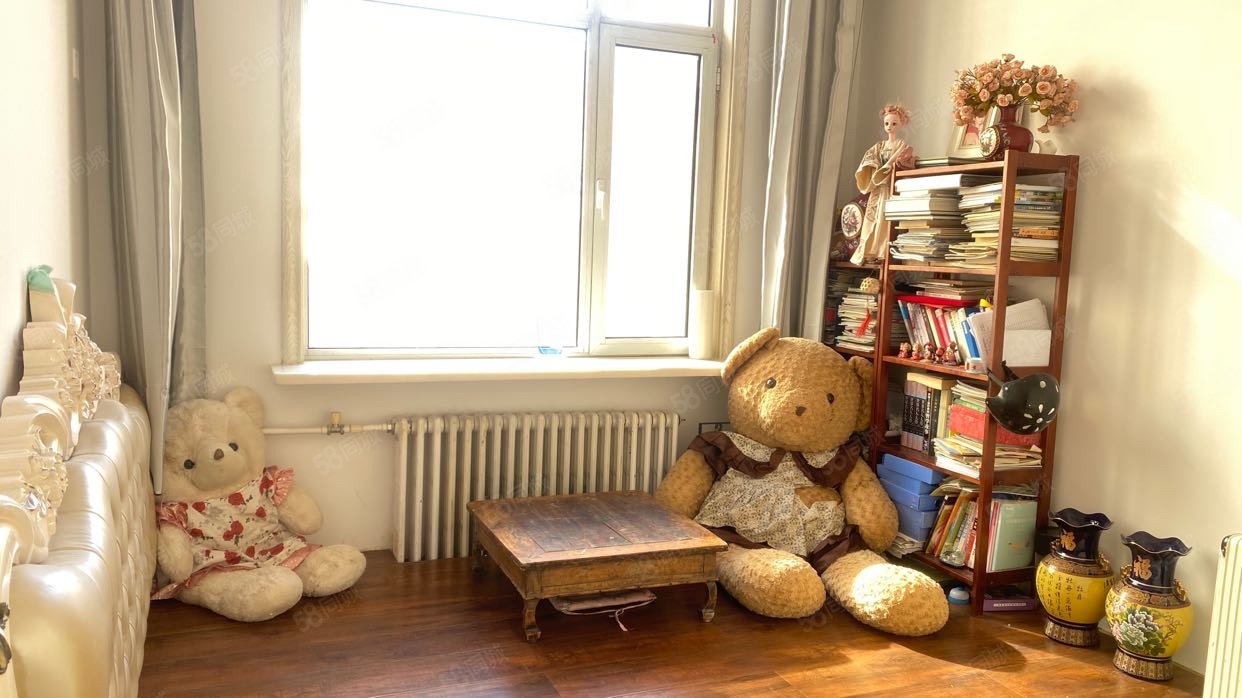 鸿泰小区3室1厅2卫142.76㎡南北67万