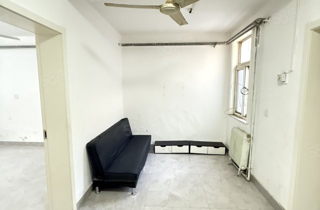 市中心 东昌中学一楼带院 东昌路 市委旁 两室一厅 免大税