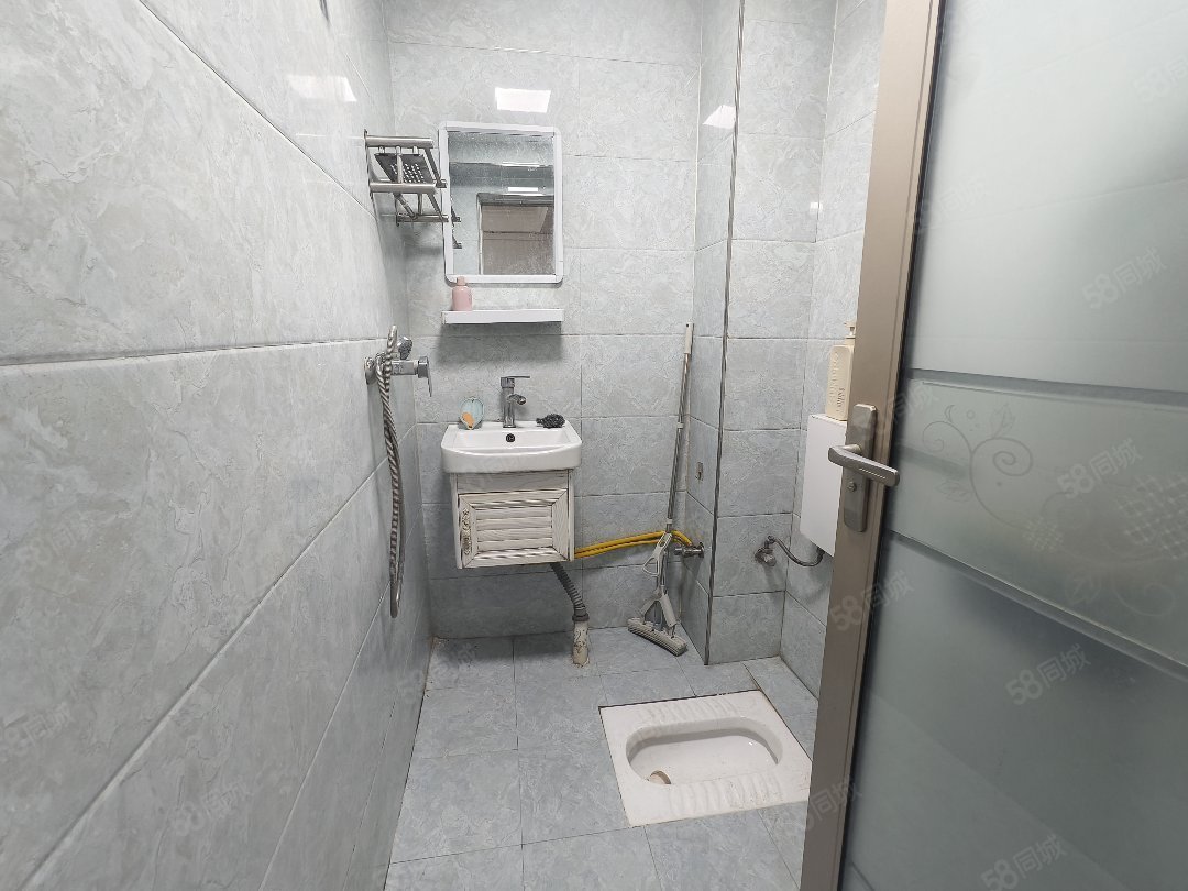 沿河小区2室2厅1卫60㎡南42万